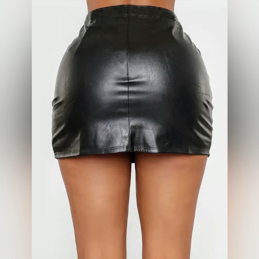 Cute skirt 🖤😍 - Picture 3 of 6
